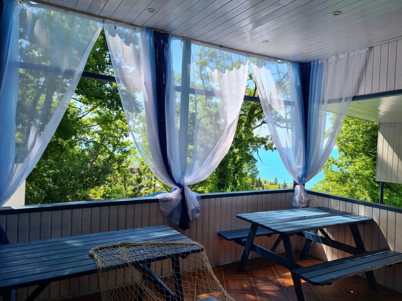 Зона отдыха у бассейна