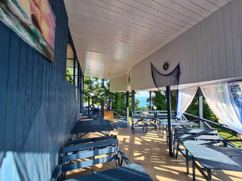 Зона отдыха у бассейна