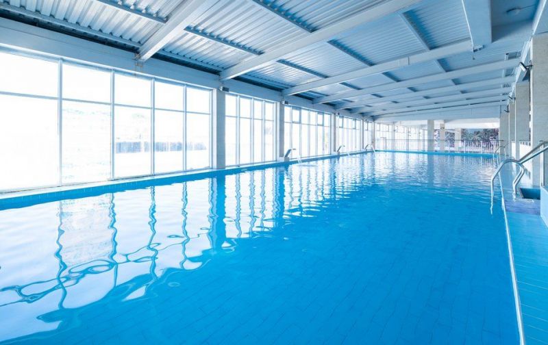 Крытый бассейн