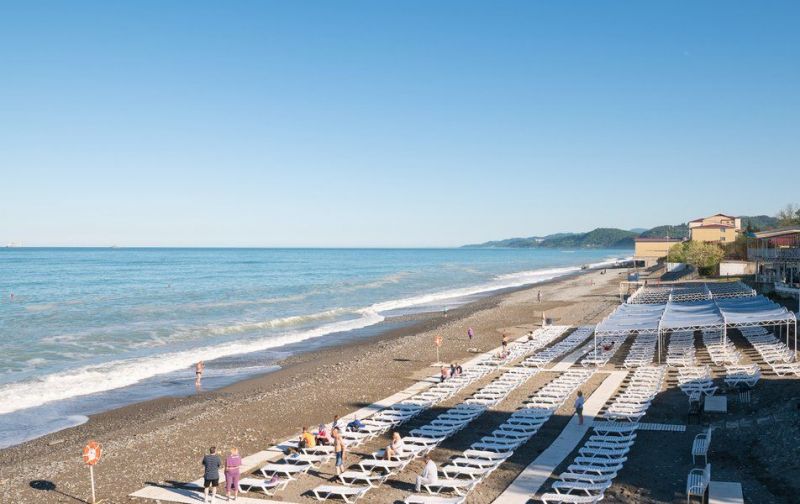 Благоустроенный пляж