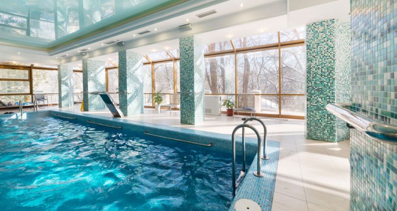 Крытый бассейн