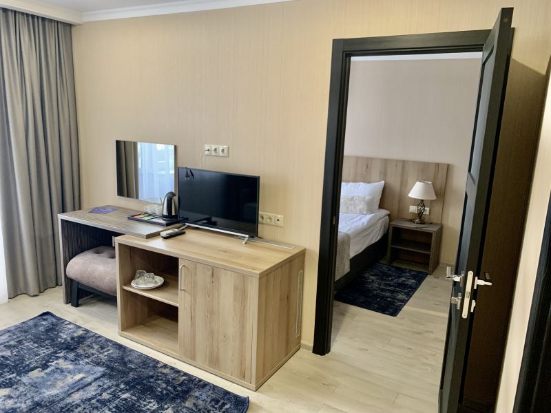 Люкс 2-местный 2-комнатный (с видом на Detox-зал)