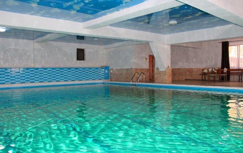 Крытый бассейн