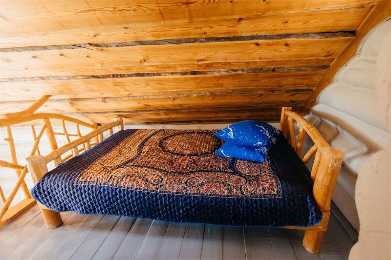 Коттедж 5-местный 2-комнатный «Изба Лубяная»