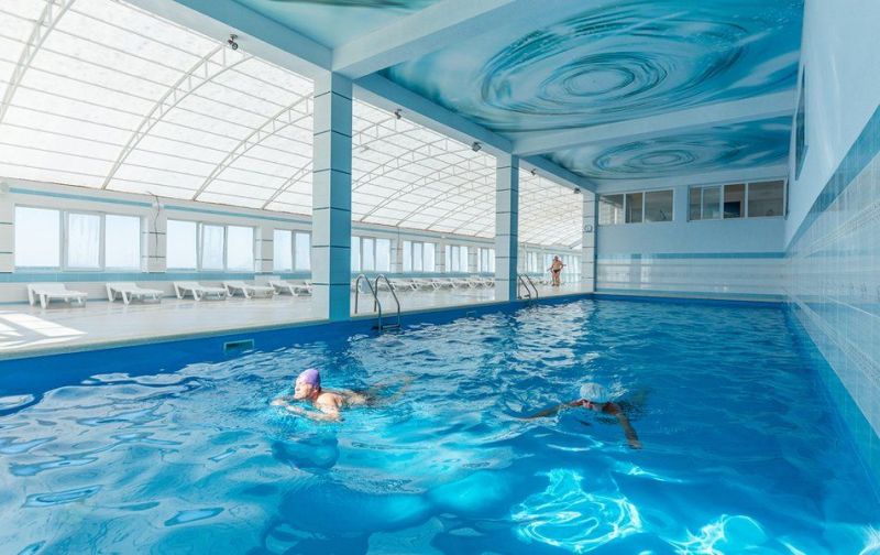 Крытый бассейн