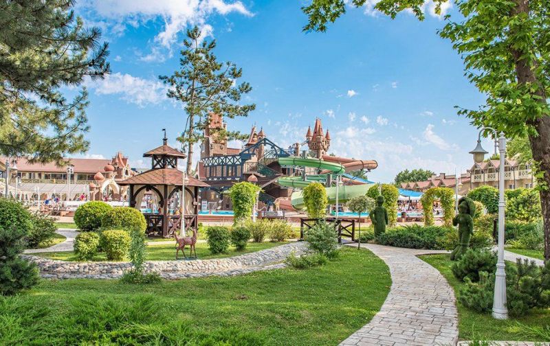 Озелененная территория с прогулочными дорожками