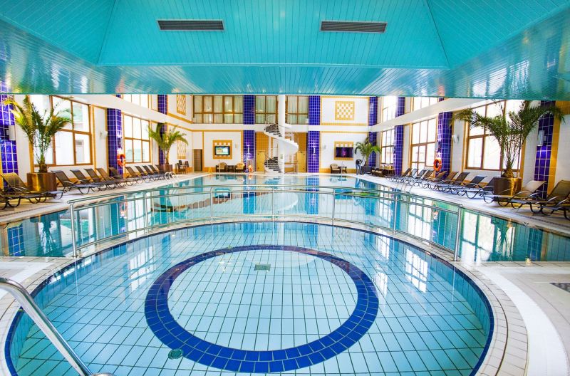 Крытый бассейн