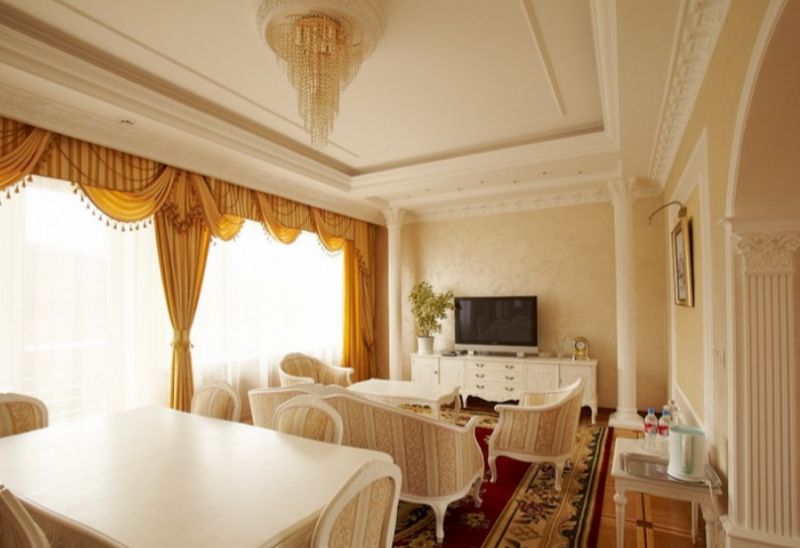 Сюит 2-местный 3-комнатный (номер в центральном корпусе)1