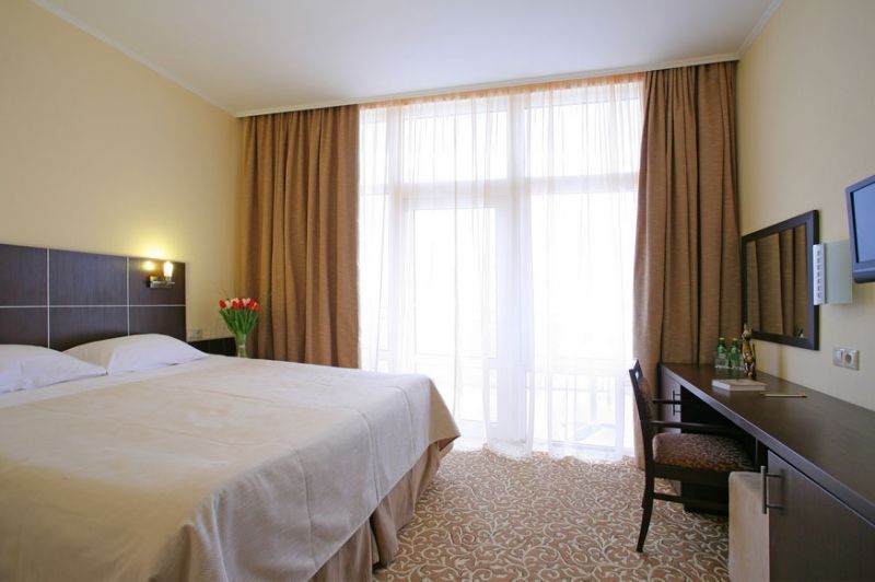 Стандартный 2-местный 1-категория (с боковым видом без балкона)