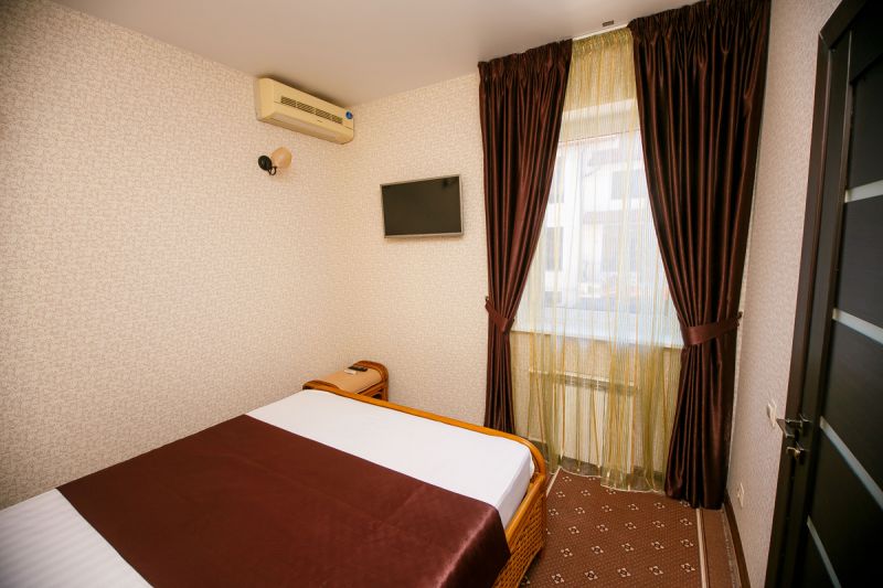 Люкс 4-местный 2-комнатный (с видом на город)