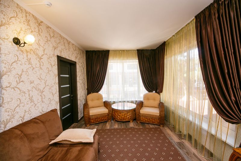 Люкс 4-местный 2-комнатный (с видом на город)