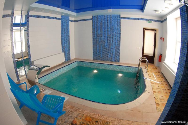 Бассейн в сауне