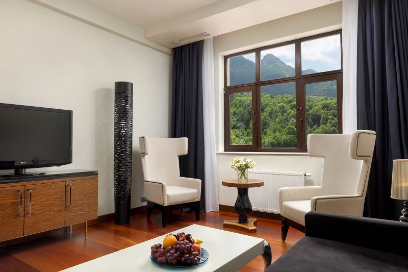 Полулюкс 2-местный (с видом на площадь)