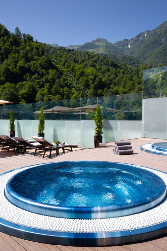 Бассейн, терраса