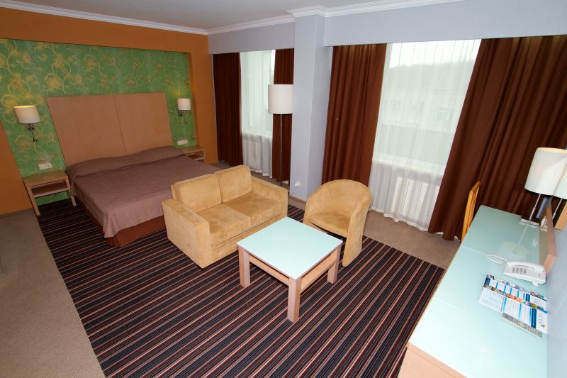 Джуниор Сюит