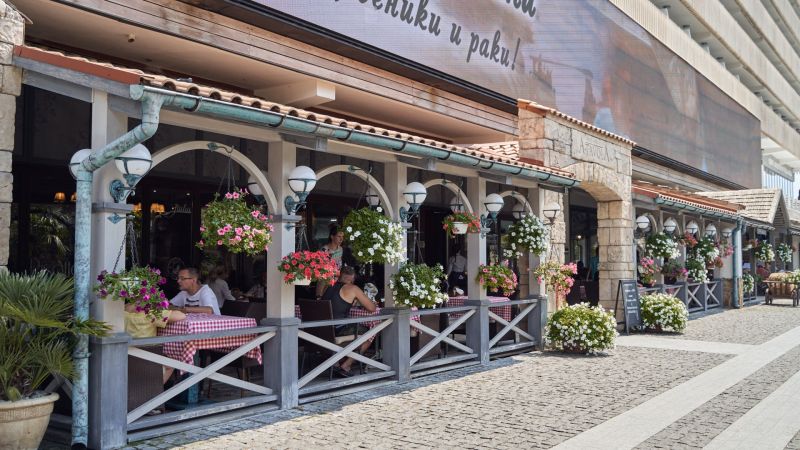 91. Территория отеля ЯИ-min