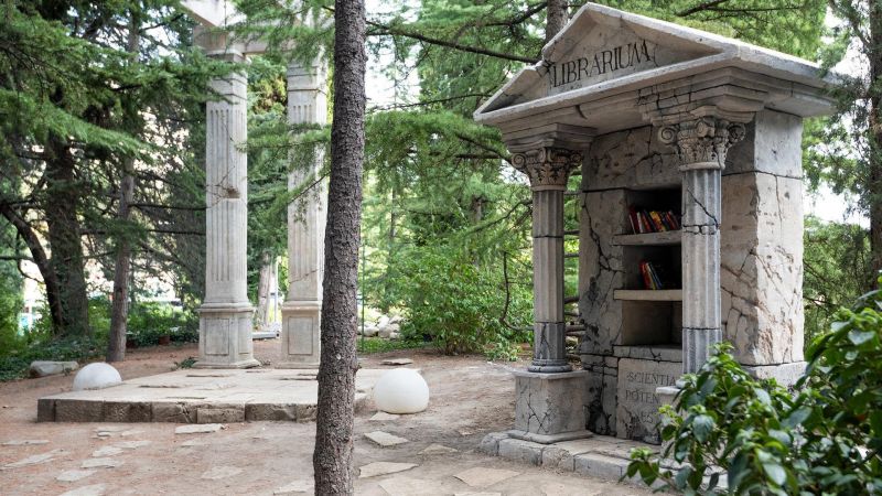 92. Территория отеля ЯИ-min