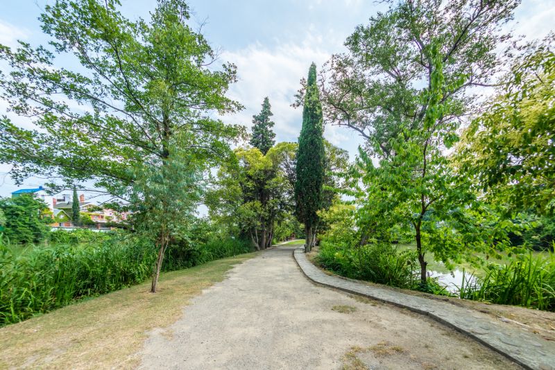 Пруды и беседки