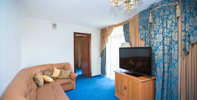 Представительский Люкс 4-местный 2-комнатный