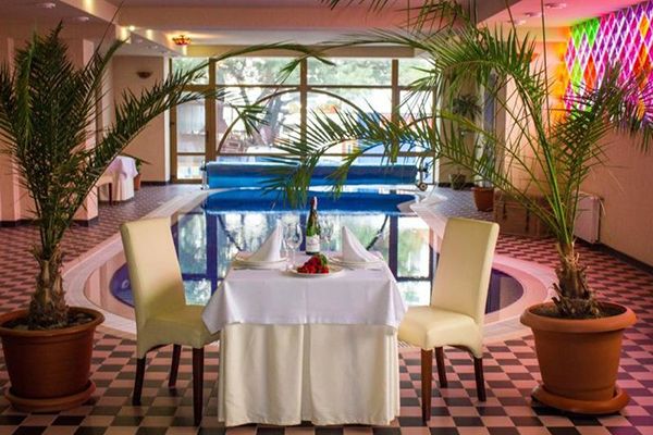 Крытый бассейн