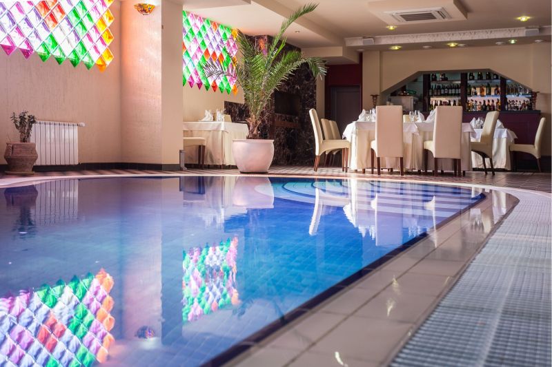 Крытый бассейн