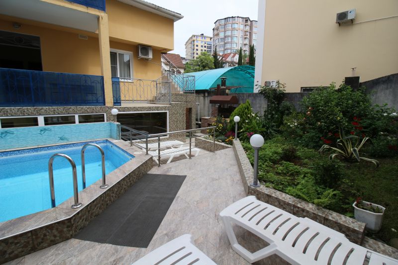 Зона у бассейна