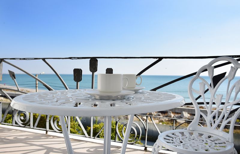 Люкс 2-местный 1-комнатный (с балконом и видом на море №7) (4)