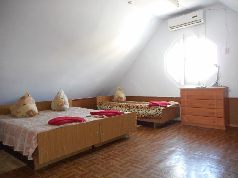 Эконом 3-местный 1-комнатный (№19 без удобств, мансарда)