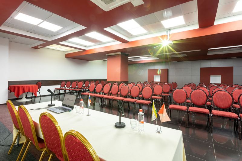 Саммит, конференц-зал