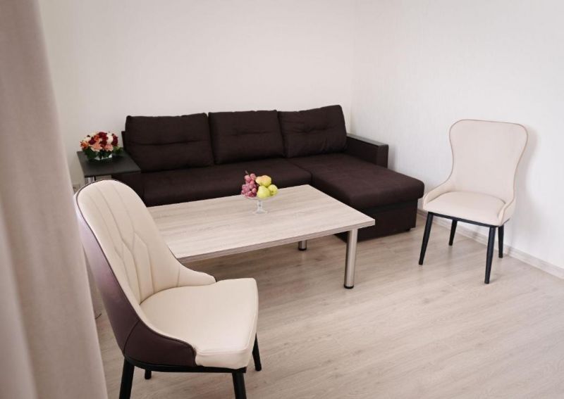 Люкс 4-местный 2-комнатный с джакузи (9)