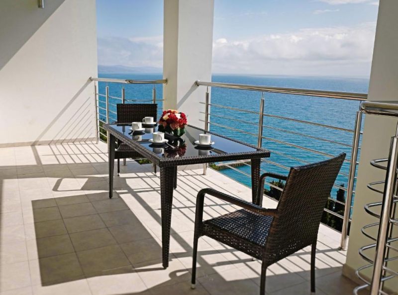 Люкс 4-местный 2-комнатный с джакузи (6)