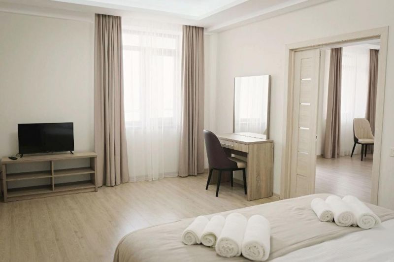 Люкс 4-местный 2-комнатный с джакузи (12)