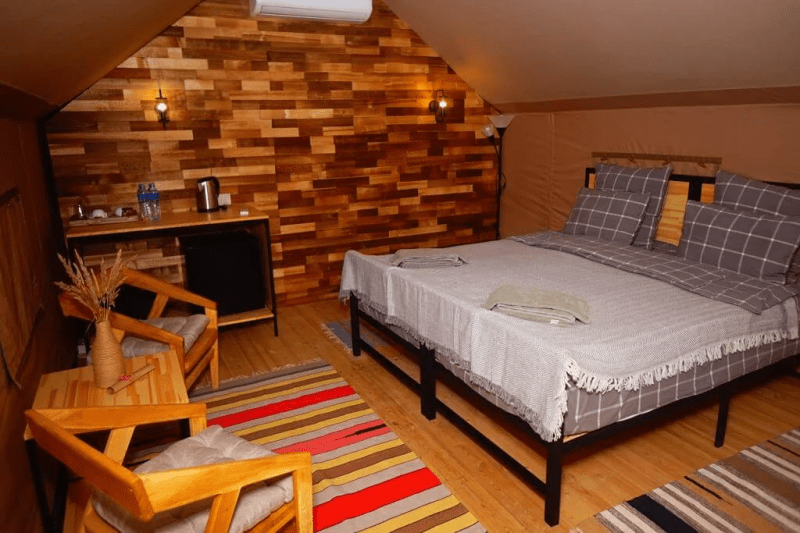 Тент Хаус, территория