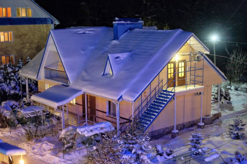 Территория зимой