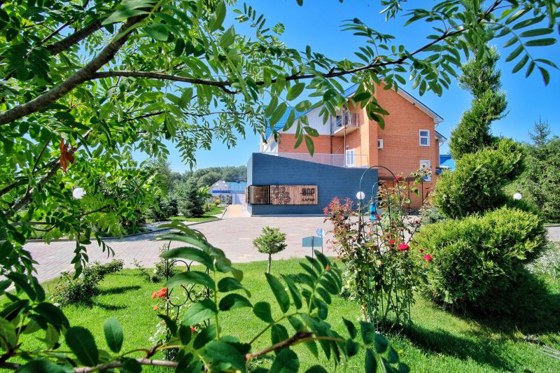 Территория летом