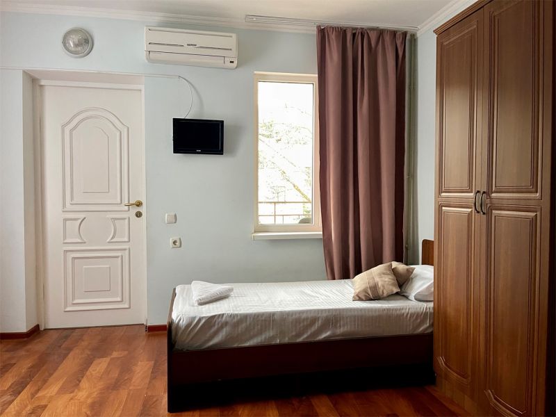 Стандартный 3-местный (с общим балконом)