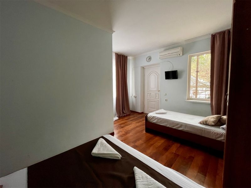 Стандартный 3-местный (с общим балконом)