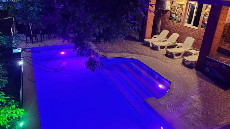 Бассейн, ночь