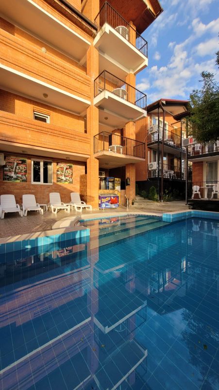 Территория у бассейна