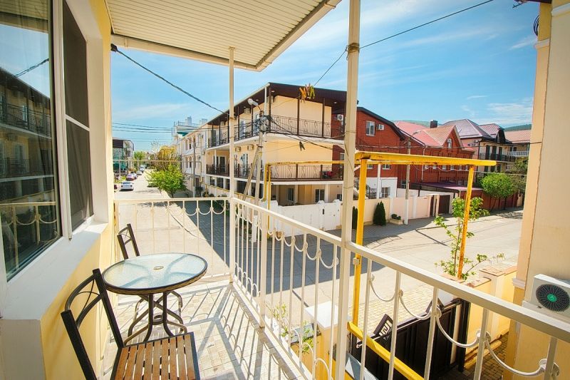 Полулюкс 3-местный (с балконом)