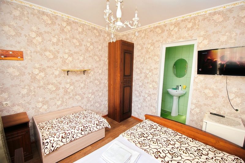 Полулюкс 3-местный (с балконом)