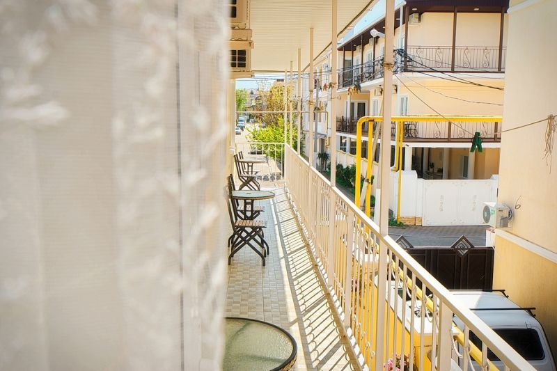 Полулюкс 3-местный (с балконом)