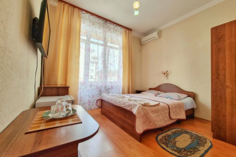 Комфорт 2-местный (с 2-спальной кроватью и балконом)