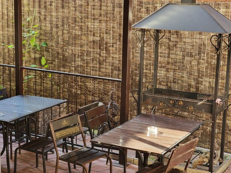 Мангальная зона и зона для приёма пищи