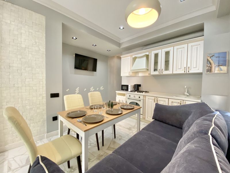 Апартаменты Евро 6-местные 3-комнатные (с балконом,0607)