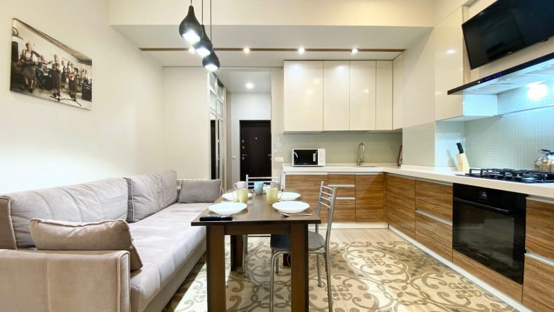 Апартаменты Евро 6-местный 3-комнатный (с балконом,0669)