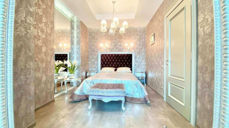 Номер Рококо 4-местный 2-комнатный (с балконом, 1091)