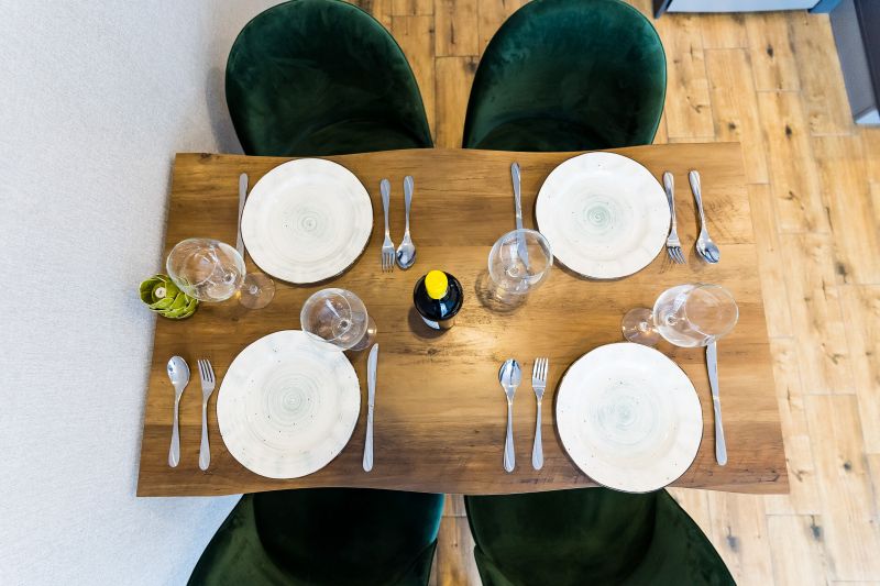 Апартаменты 4-местный (с видом на море, Мира 44, 77)