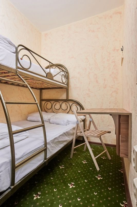 Бюджетный 3-местный (без окна)