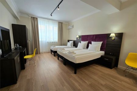 Семейный 3-местная с диваном